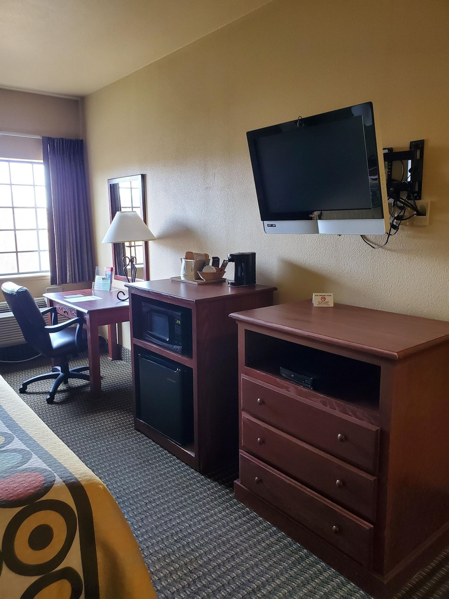 Super 8 By Wyndham Troy Hotel Exterior photo