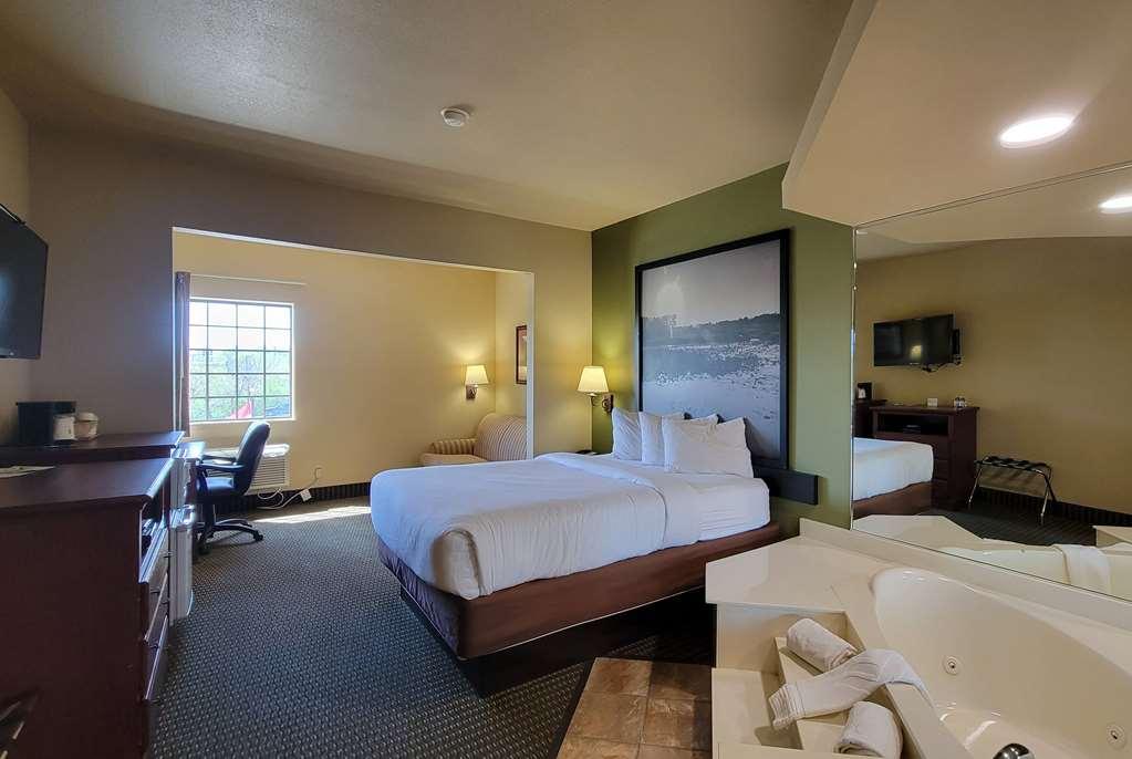 Super 8 By Wyndham Troy Hotel Room photo